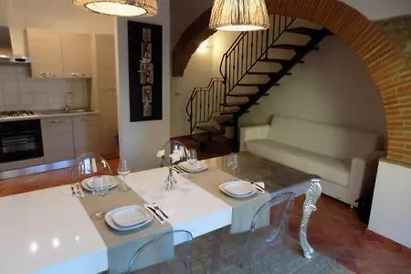 Design Apt In Florence
